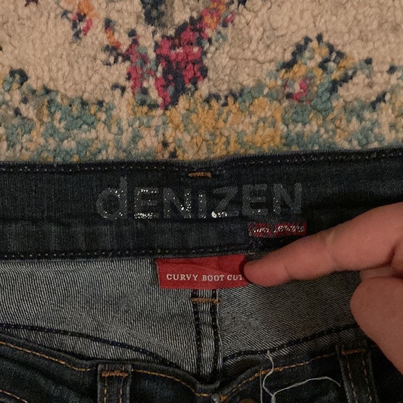 dark blue low rise jeans. They really show off curves and are very comfortable. - Picture 3 of 4